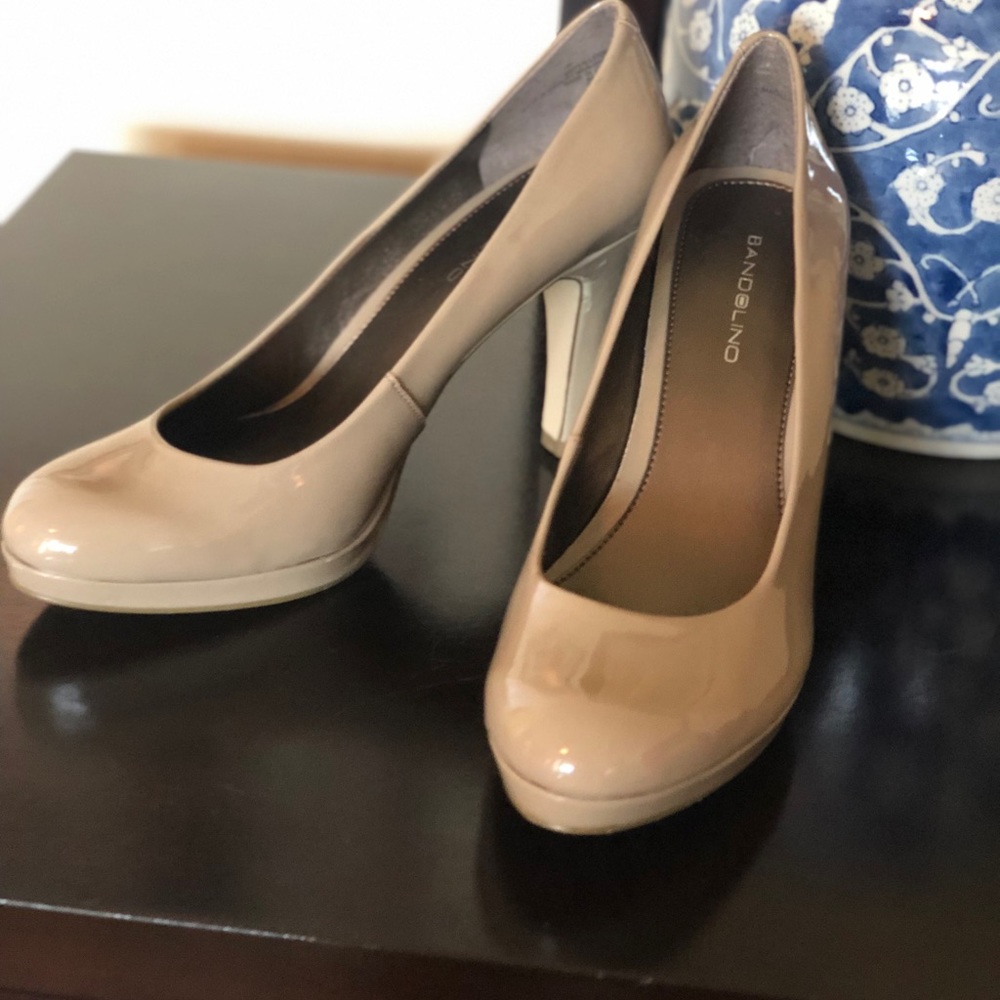 Bandolino Nude patent pumps